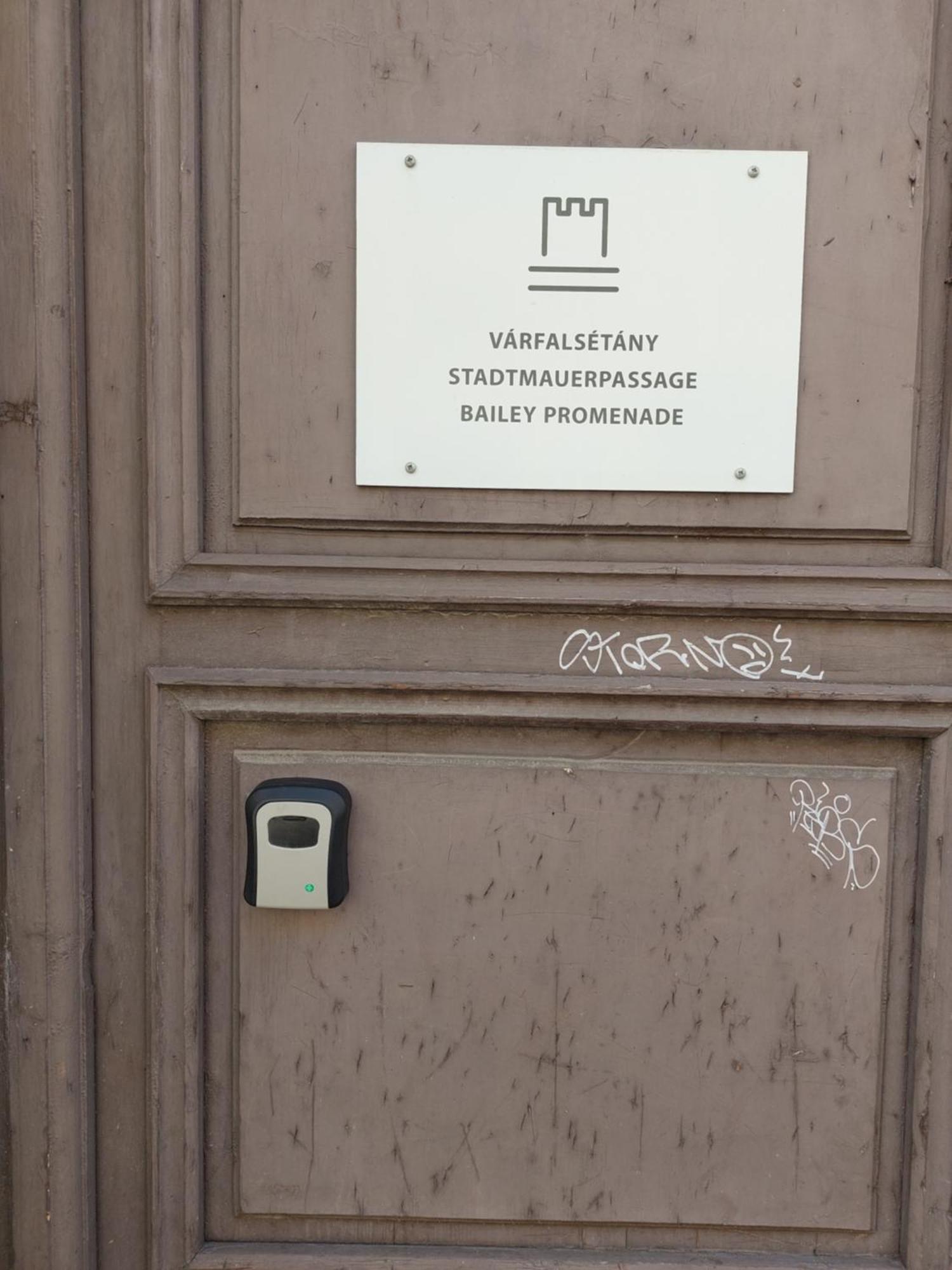 Varfal-Lak Apartman Sopron Buitenkant foto
